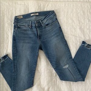 Distressed LEVI’S 711 Skinny